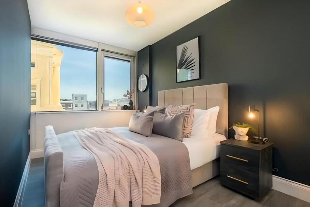 Green Diamond, Bartholomew Square