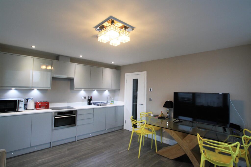 Green Diamond, Brighton